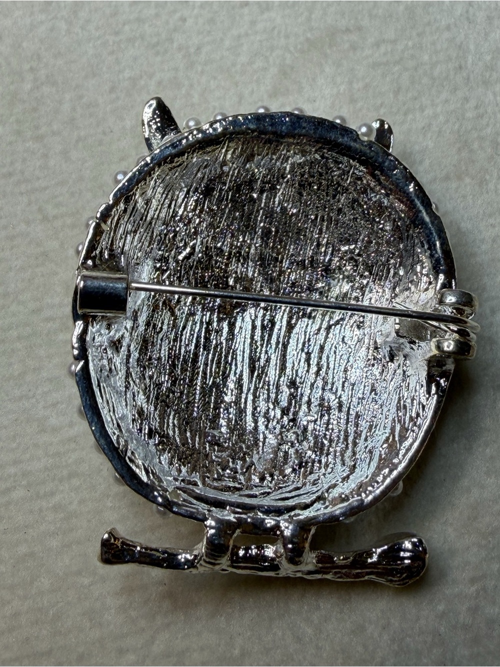 Pearl-Embellished Silver Owl Brooch - White - Picture 4 of 7